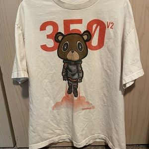 Yeezy 350 V2 Kanye Bear Shirt XL